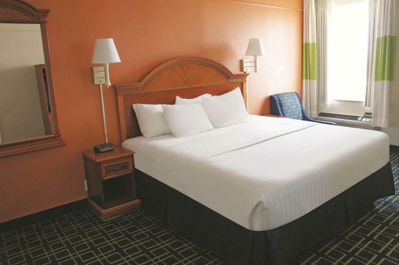 La Quinta Inn & Suites Tulsa Ngoại thất bức ảnh