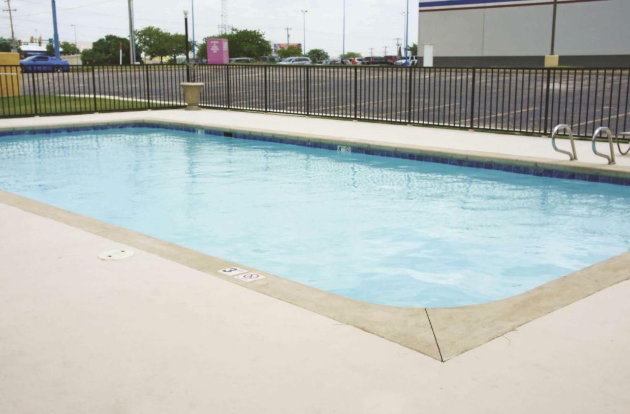 La Quinta Inn & Suites Tulsa Ngoại thất bức ảnh