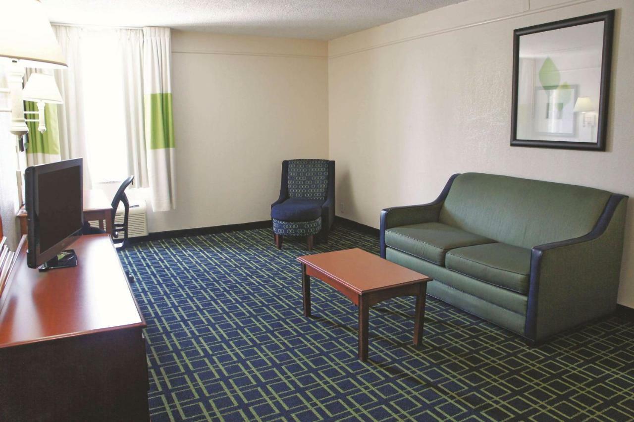 La Quinta Inn & Suites Tulsa Ngoại thất bức ảnh